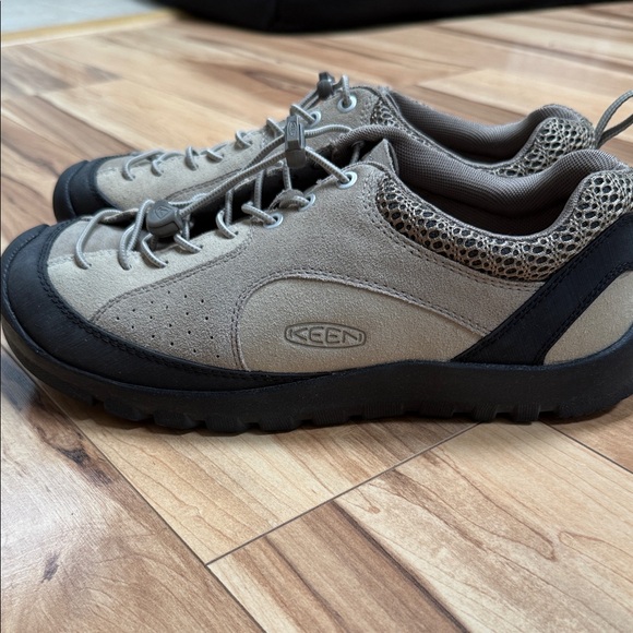 Keen Men's Jasper Rocks Beige and Black Athletic Shoes - Picture 8 of 11